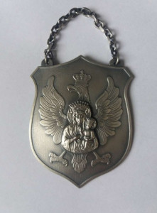 Ryngraf srebrny z Matką Boską Częstochowską i orłem w tle
