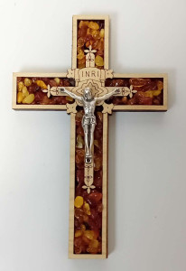 Krzyż z bursztynem, wiszący, wysokość 13cm 