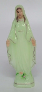 Figurka fluorescencyjna- Matka Boska Niepokalana, wysokość 15 cm