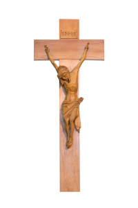 Krzyż z pasyjką, drewniana rzeźba bejcowana, wysokość 60 cm