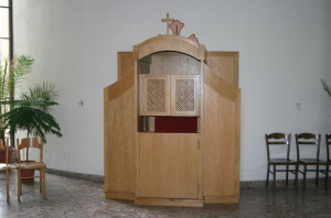 Konfesjonał otwarty - Kościół Matki Boskiej Nieustającej Pomocy w Sochaczewie