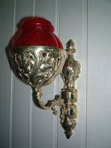Lampka wieczna barokowa. Odlew mosiężny.