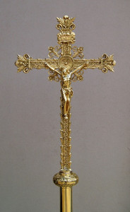 Krzyż procesyjny mosiężny, wysokość 230 cm z  podstawą