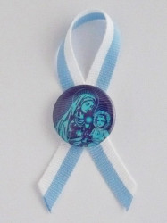 KOKARDKA-MARYJNA-Z-PRZYPINKĄ-MARYJA-Z-DZIECIĄTKIEM-PROFIL-600x800.jpg