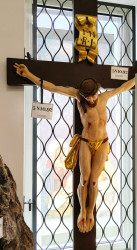 Krzyż drewniany z figurą Chrystusa 1.jpeg