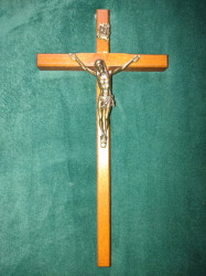 krzyż wiszący orzech