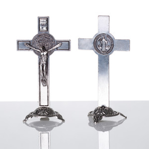 Krzyż stojący św. Benedykta, metalowy, wysokość 13 cm, 60 sztuk