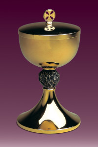 Puszka z czterema ewang. w motywach zwierzęcych , zdobiona grawerunkiem  wys. 19.5 cm  średnica 11