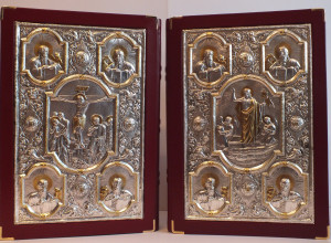 Skórzana okładka na ewangeliarz, zdobiona dwiema ikonami