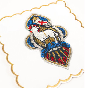 Komplet kielichowy, bielizna kielichowa z motywem Baranka Zmartwychwstałego