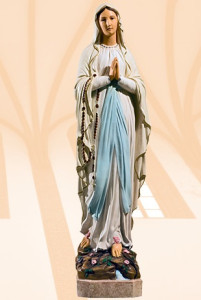 Figura Matki Bożej z Lourdes, wysokość 67 cm