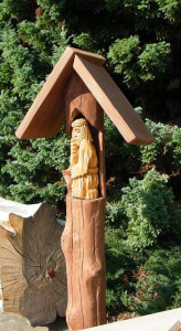 Kapliczka drewniana Jezus Frasobliwy - wysoka, drewno, bejcowana