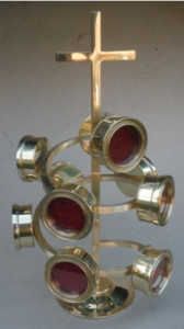 Relikwiarz mosiężny, srebrzony, złocony, 9-kapsułowy, wysokość 32 cm 