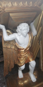 Piękna ambona z aniołem, ręcznie rzeźbiona
