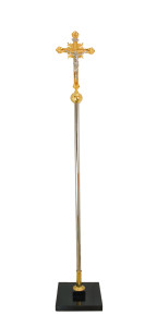 Krzyż procesyjny mosiądz polerowany, opcjonalnie podstawa granit, kolor granitu do wyboru, wysokość 230 cm