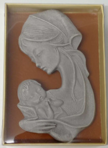 Płaskorzeźba - Matka Boska z Dzieciątkiem z gipsu