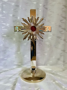 Relikwiarz z Krzyżem (wysokość - 34 cm)