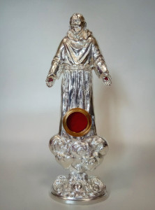 Relikwiarz na relikwie św. O. Pio, mosiądz posrebrzany, wysokość 34 cm