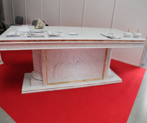Komplet marmur bianco carrara: ambona, chrzcielnica, lichtarz i ołtarz