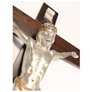 Krzyż elegancki drewniany z posrebrzanym ukrzyżowanym Chrystusem wys. 60cm   