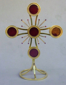Relikwiarz w kształcie krzyża, 5-kapsułowy, do wyboru mosiądz, mosiądz srebrzony lub złocony, wysokość 30 cm