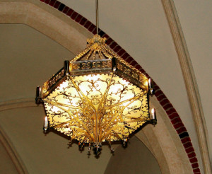 Duży żyrandol gotycki, mosiężny, 16 płomieni (16 żarówek), 8-boczny, średnica 110 cm