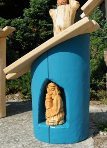Kapliczka drewniana Jezus Frasobliwy - mała, drewno, niebieska