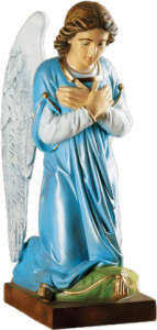 Figura anioła klęczącego, materiał żywiczny, wysokość 48 cm