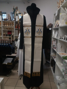 Stuła kapłańska haftowana ze złotym wzorem Maryjnym