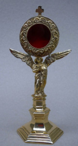 Relikwiarz mosiężny, srebrzony, złocony, z aniołem, wysokość 19 cm