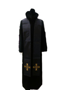 Stuła kapłańska haftowana fioletowa ze złotym krzyżem 