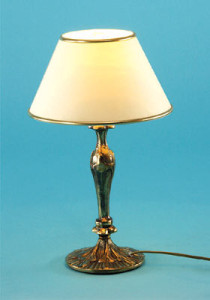 Lampa stojąca, mosiądz patynowany, wysokość 41 cm
