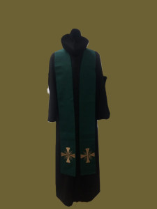 Stuła kapłańska haftowana zielona ze złotym krzyżem