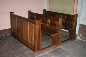 Ławka kościelna z oparciem