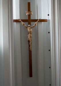 Rzeźba - Jezus Ukrzyżowany, drewno lipowe, korona kuta (metal), wys. 190 cm
