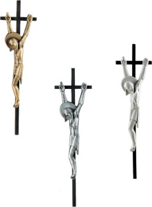 Krzyż drewniany z pasyjką, materiał żywiczny w trzech kolorach 50 cm