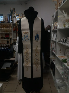 Stuła kapłańska haftowana z wizerunkiem Matki Bożej z Lourdes