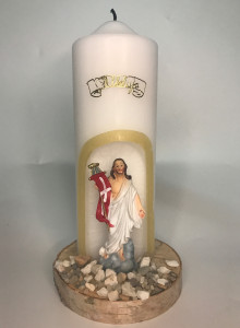 Świeca wielkanocna ze światłowodem z figurką Pana Jezusa Zmartwychwstałego wysokość 21 cm